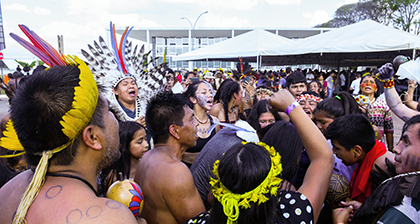 Indígenas comemoram julgamento sobre marco temporal