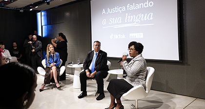 Gabriela Priolli, ministro Flávio Dino e Fayda Belo