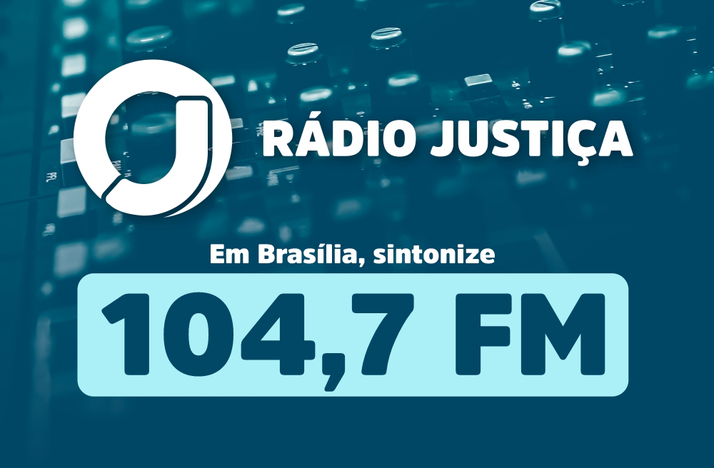 Card da Rádio Justiça com texto: Em Brasília, sintonize 104,7 FM