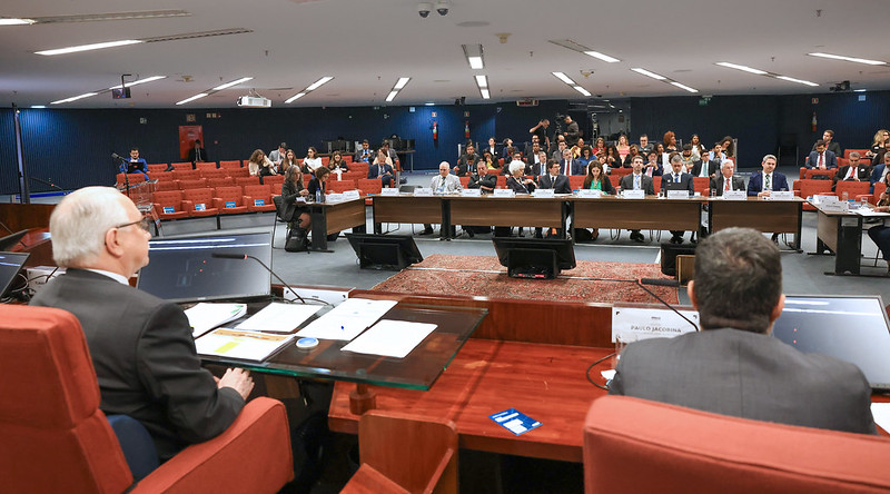 Ministro Fachin e participantes da audiência pública