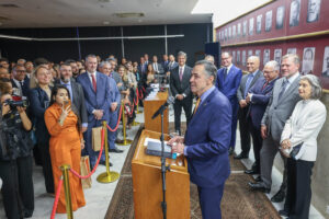 Ministro Barroso discursa no lançamento de livro