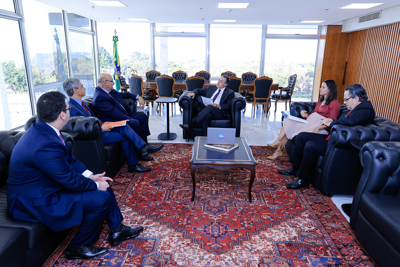 Ministro Luís Roberto Barroso em Audiência com representantes da ABRADEE
