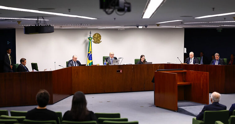Fotografia da sala de sessões da Segunda Turma durante sessão