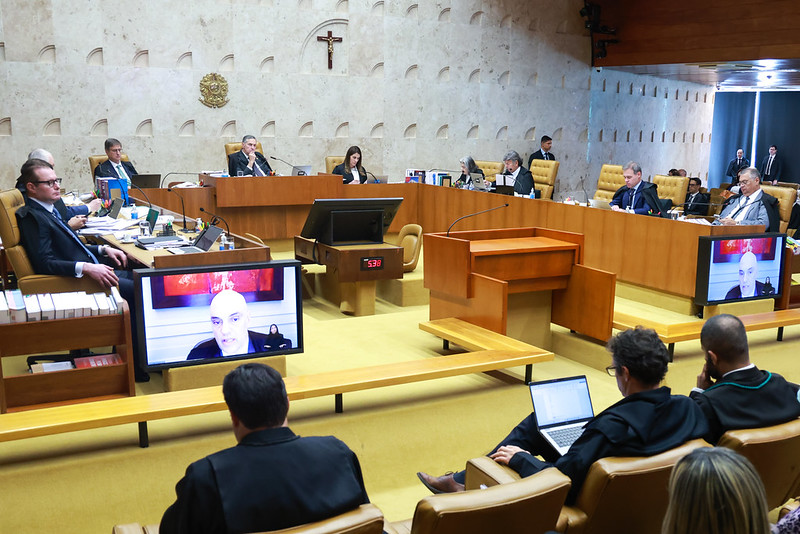 Foto horizontal colorida do Plenário do STF durante sessão do julgamento