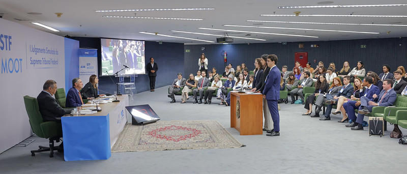 Sala de sessões durante a realização do julgamento de simulado.