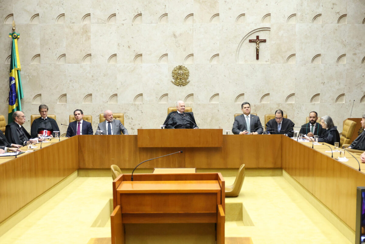 Mesa da cerimônia de posse