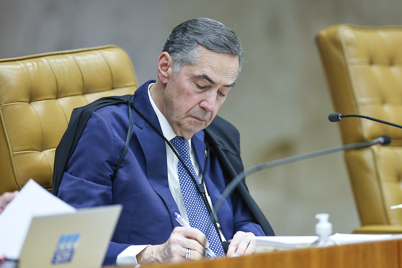 Ministro Luís Roberto Barroso na bancada do STF
