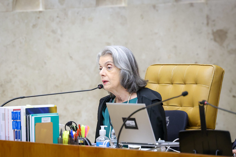 Ministra Cármen Lúcia na sessão plenária do STF