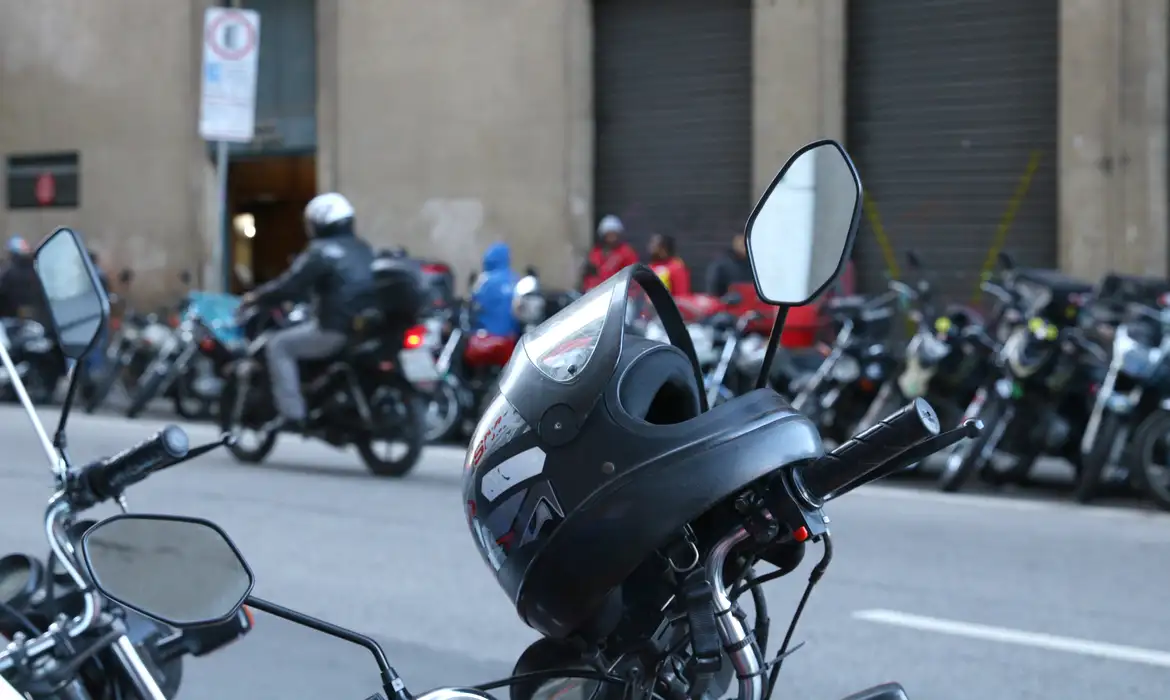 STF suspende exigência de seguro adicional para transporte por moto via aplicativo em São Paulo