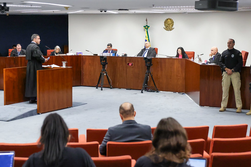 Advogado sustenta na tribuna perante a 1ª Turma do STF