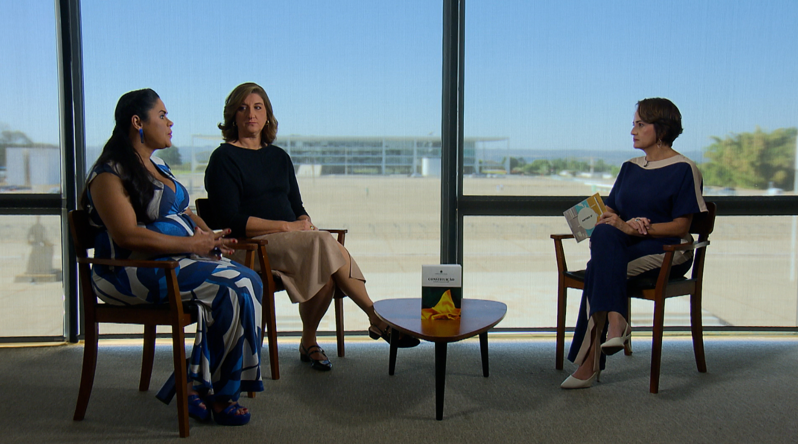 Apresentadora e entrevistadas do programa Artigo 5º