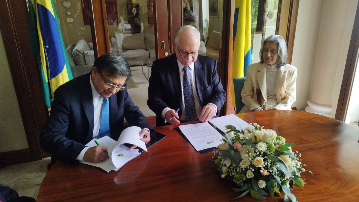 Presidentes da Corte Constitucional da Colômbia e do STF assinam memorando de cooperação técnica