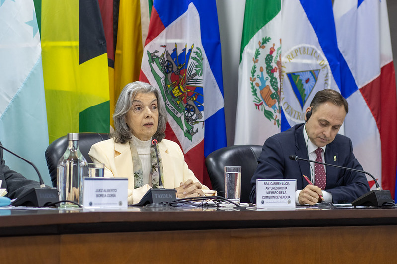 Ministra Cármen Lúcia na Conferência Internacional: Desafios atuais à democracia no Estado de Direito