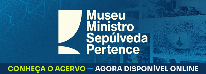 Card na cor azul com a logo do Museu Sepúlveda Pertence e o texto 