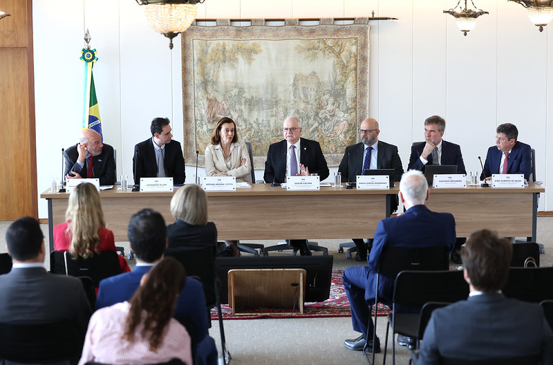 Mesa de participantes do diálogo acadêmico