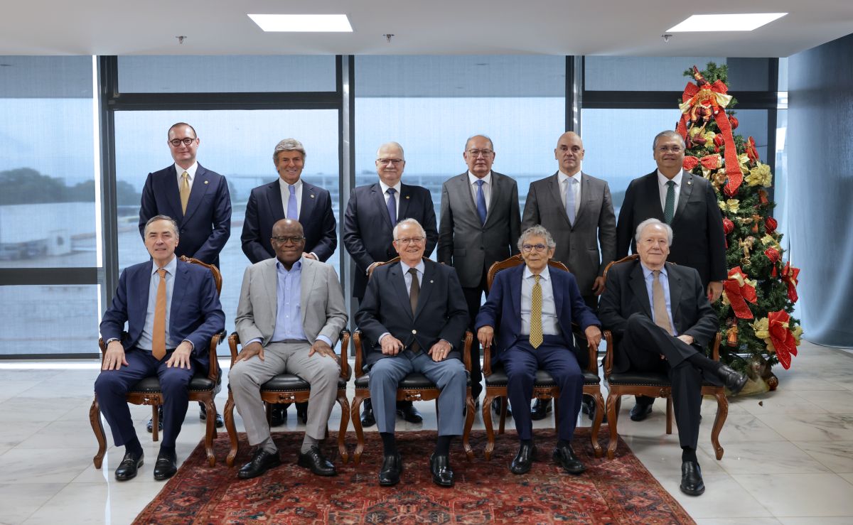 Ministros do STF em almoço de confraternização