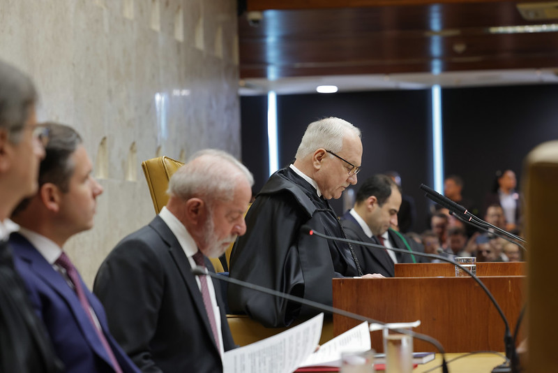 Mesa de abertura do ano Judiciário, com presidente da República e ministro Fachin em primeiro plano