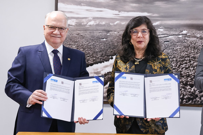 Ministro Edson Fachin e juíza Janet Tello Gilardi