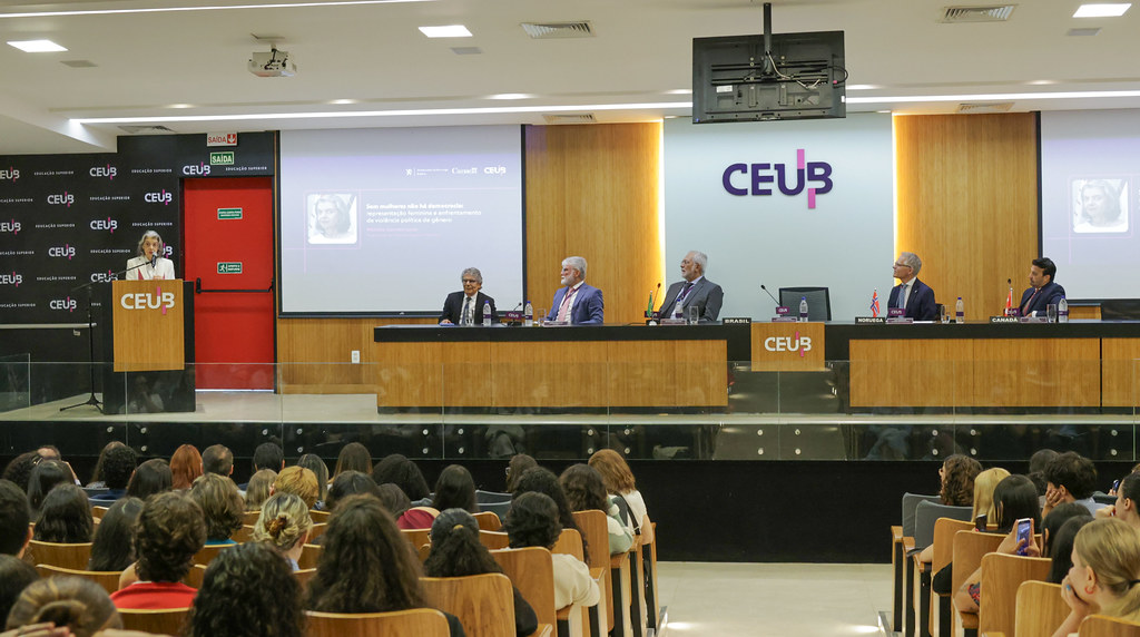 Ministra Cármen Lúcia durante aula magna no Centro Universitário de Brasília