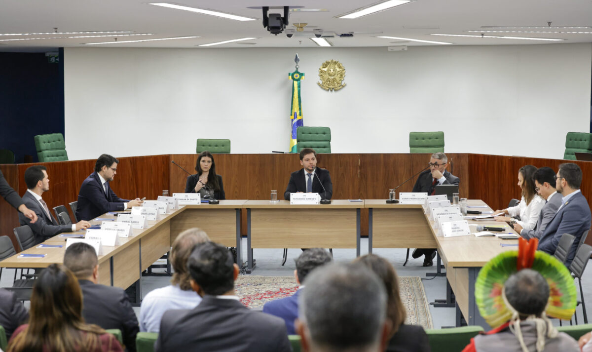 Foto da Audiência de Conciliação sobre ACO nº 2224, de relatoria do ministro André Mendonça.