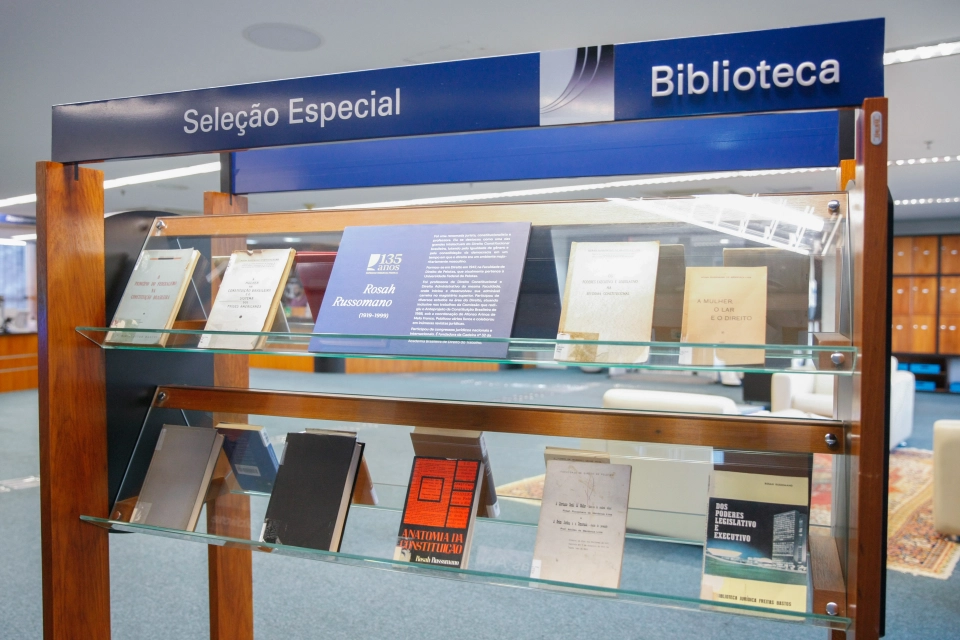 Obras expostas na biblioteca do STF
