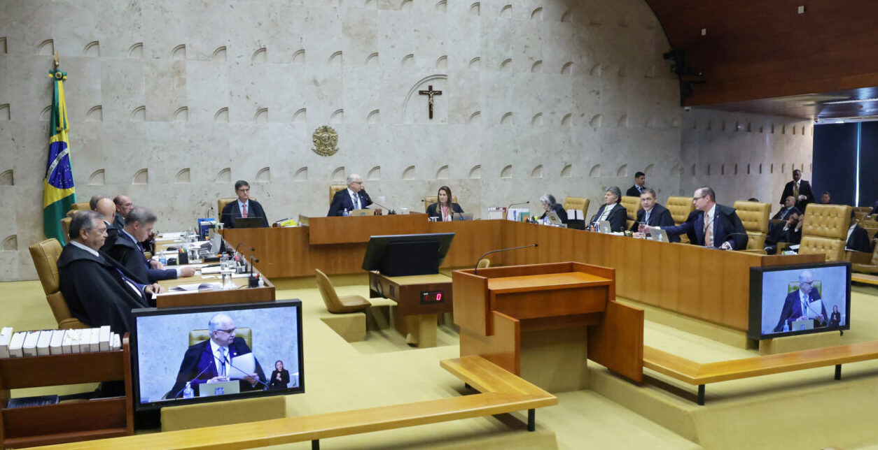 Fotografia da sessão plenária de 26 de março de 2026.