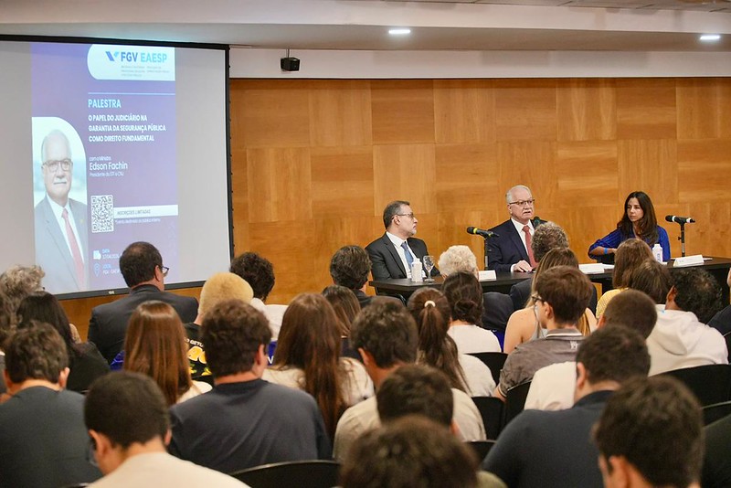 Ministro Edson Fachin em palestra na FGV