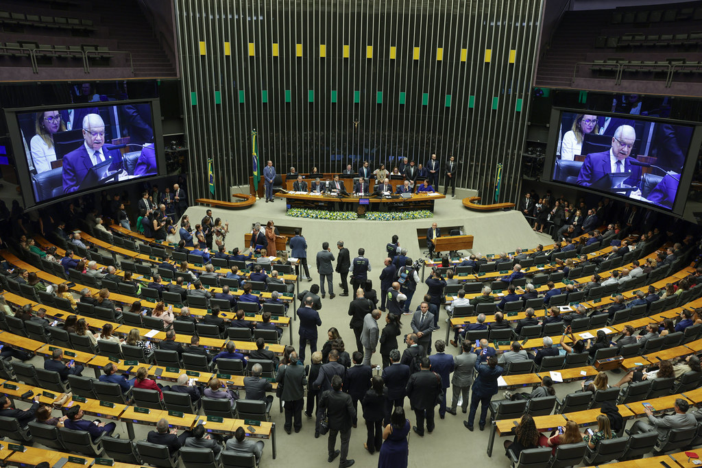 Presidente do STF reforça papel do Parlamento ao celebrar 200 anos da Câmara