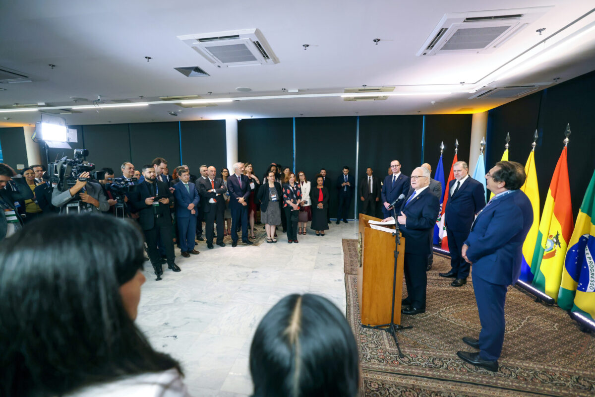 Ministro Edson Fachin dá boas-vindas aos participantes da Conferência Ibero-Americana de Justiça Constitucional