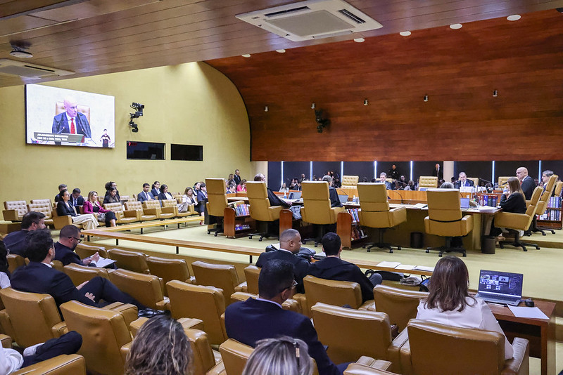 Lei que institui igualdade salarial entre homens e mulheres é constitucional, decide STF
