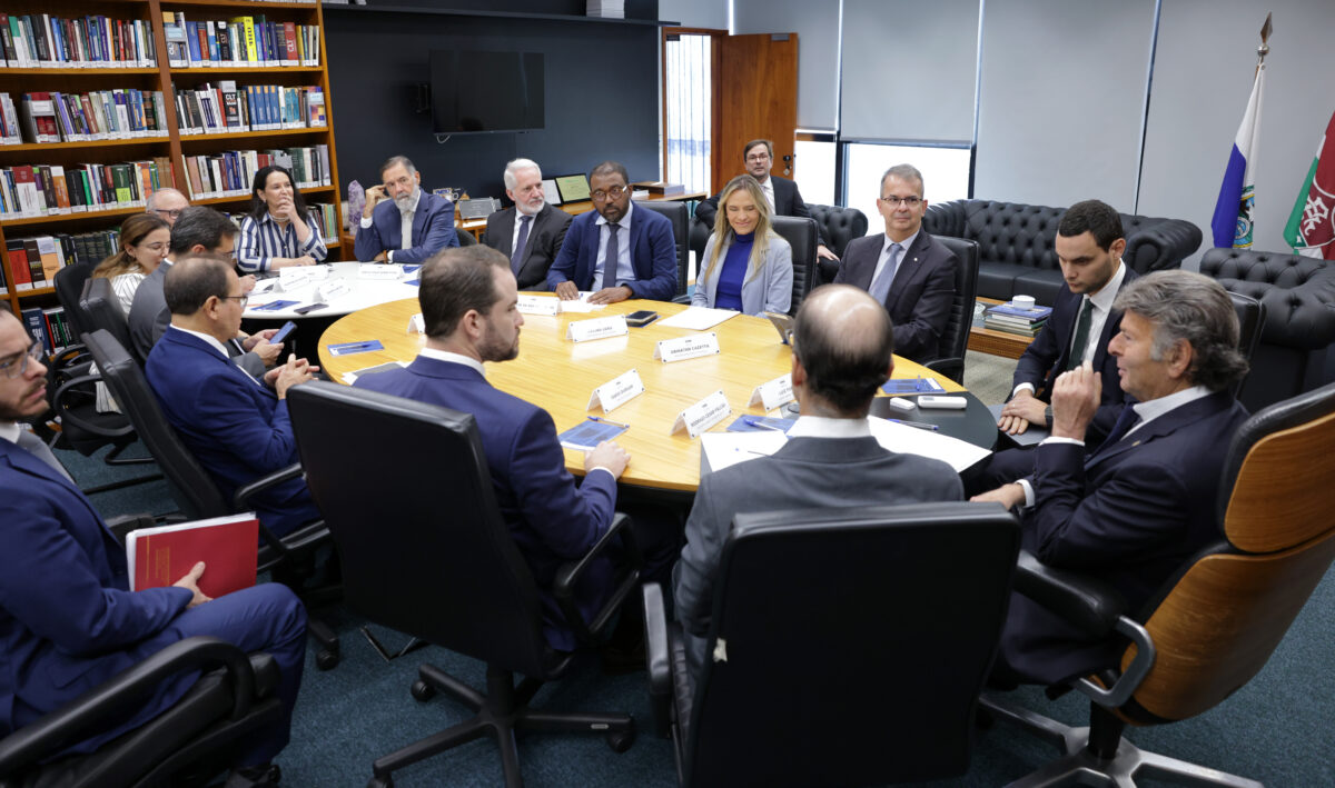Ministro Luiz Fux recebe autoridades na segunda reunião da audiência sobre operação de crédito para apoio financeiro ao BRB na ACO 3755