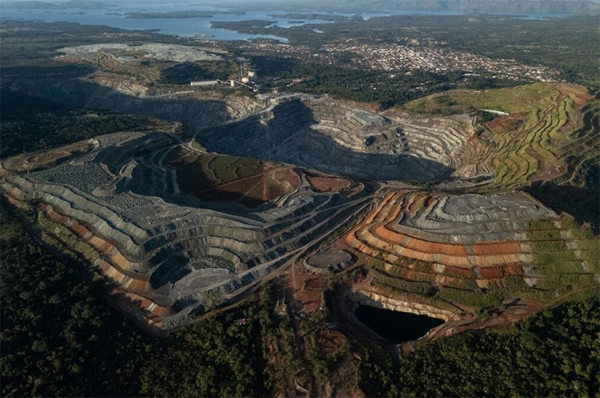 Imagem aérea de Minaçu, sítio de mineração de terras raras