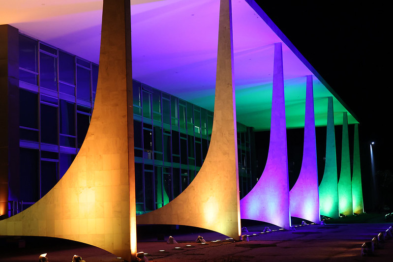 Iluminação em julho apoia campanhas ligadas aos direitos da infância e à saúde