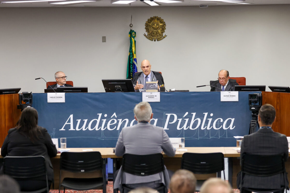 Fotografa da audiência pública sobre Lei Antifacção. Ministro Alexandre de Moraes ao centro e do lado direito o ministro Gilmar Mendes.