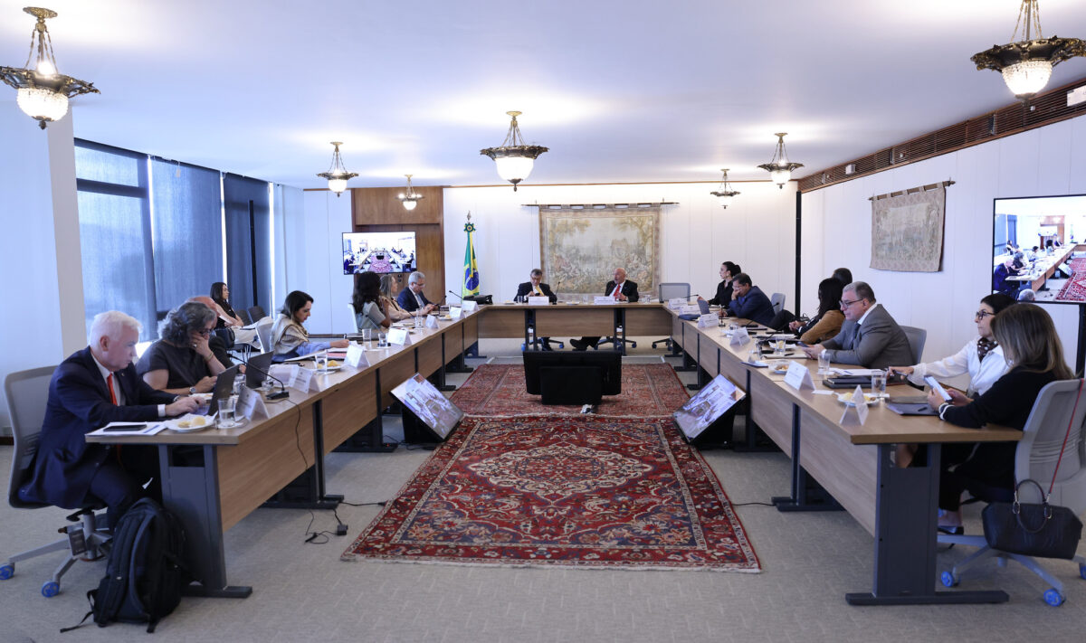Fotografia da reunião do grupo de trabalho