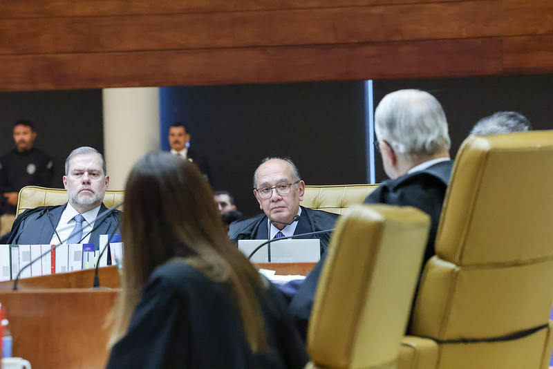 Ministro Gilmar Mendes discursa em homenagem ao ministro Edson Fachin na bancada do STF