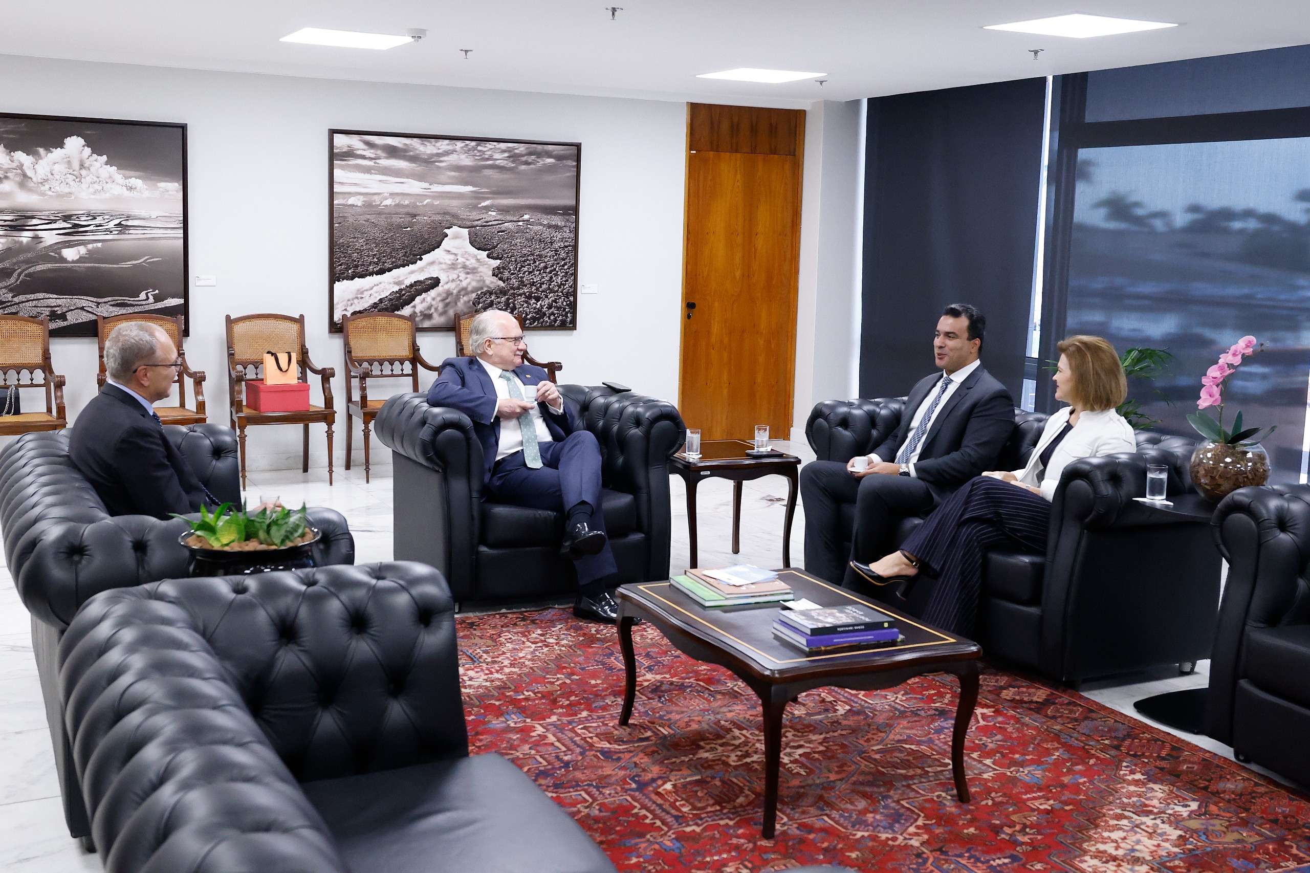 Ministro Edson Fachin e representantes da AMB