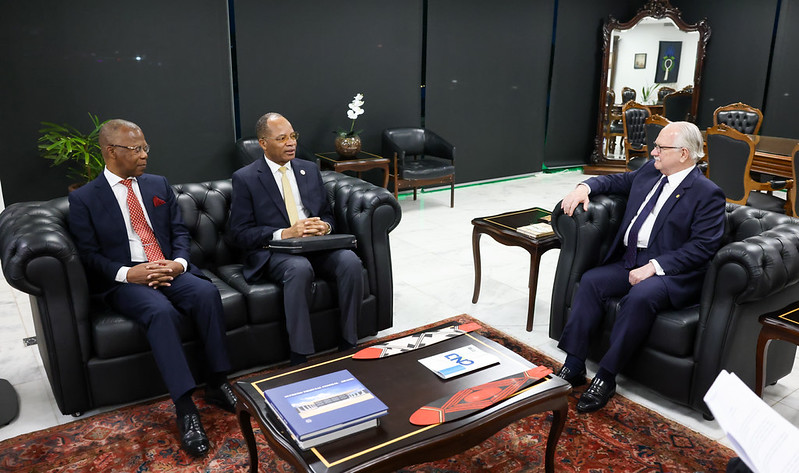 Presidente do STF em audiência com Provedor de Justiça de Angola, Sr. João Manuel Francisco, e delegação, em 22/10/2026