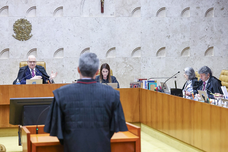 Advogado na tribuna da sessão plenária do STF