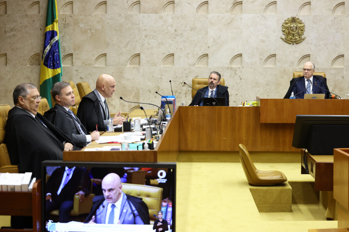 Fotografia da sessão plenária de 29 de outubro de 2026. Em destaque, o ministro Alexandre Moares proferindo seu voto.